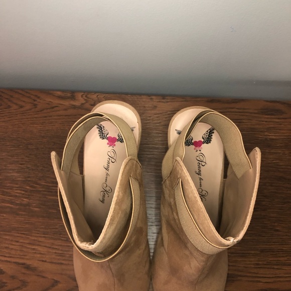 Gently used 8.5 tan heels - Picture 6 of 7